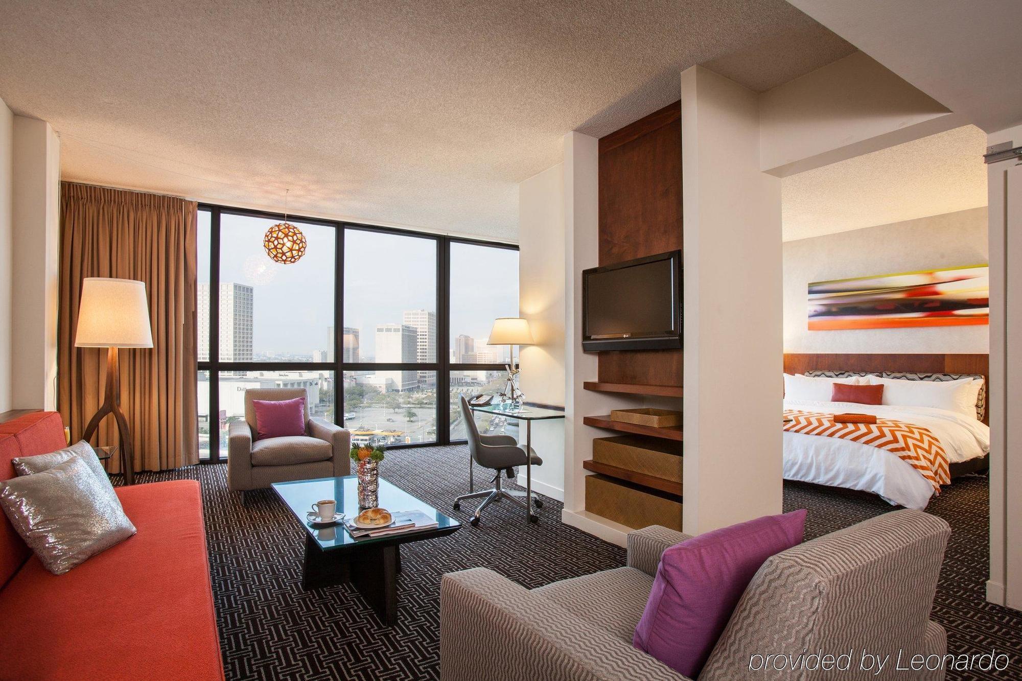 Derek Galleria Hotel